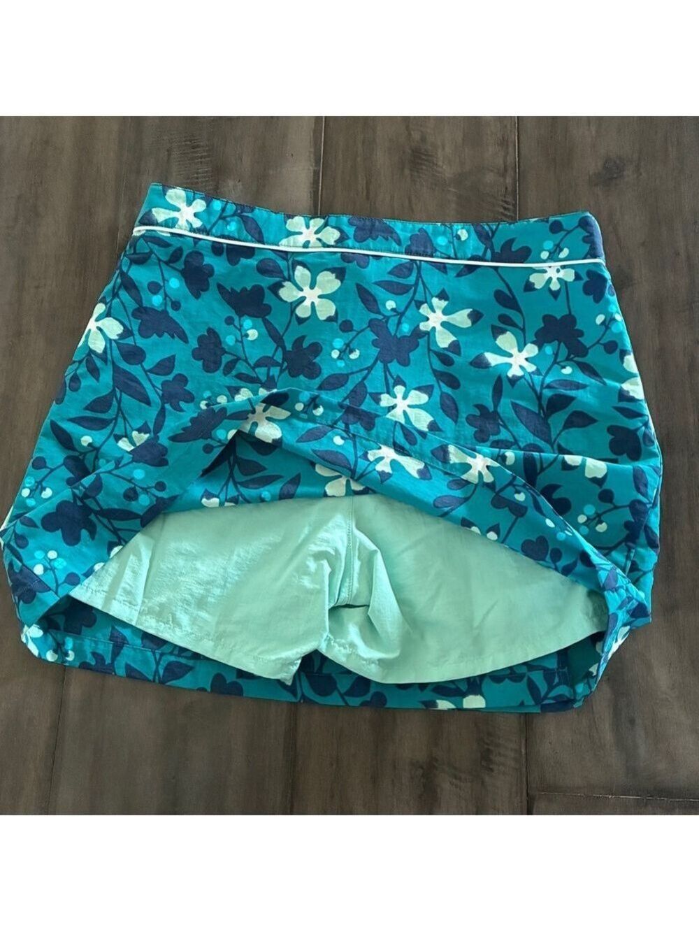 Patagonia Button Out Boardie Wrap Skort in Gypsy Blue Floral - Size 12 - Picture 6 of 10